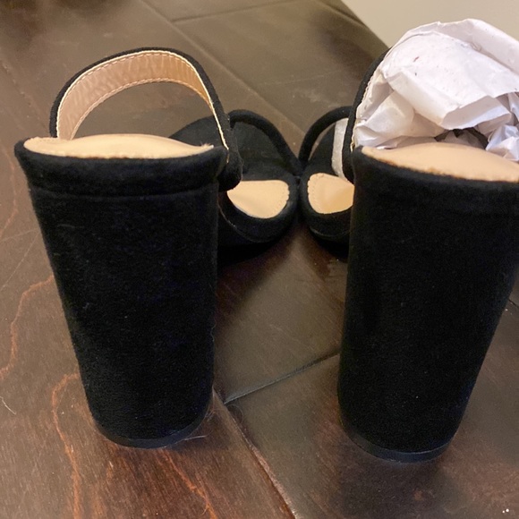 Black heels - Picture 3 of 4